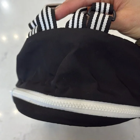 NWOT Adidas mini backpack - Picture 5 of 9